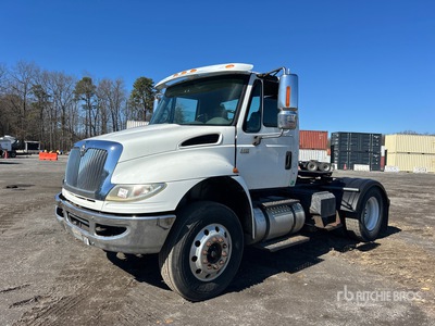 2006 International 4400 Ciągnik siodłowy z kabiną dzienną S/A