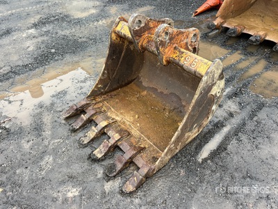 36 in Backhoe Loader Bucket - Fits John Deere