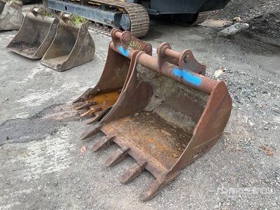 Quantity of (2) Digging 8 Ton. 900mm (55mm pin), 600mm (60mm pin) Cazo para excavadora