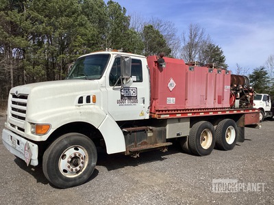 1998 Ford LT8513 850 gal 6x4 Fuel and Lube Truck