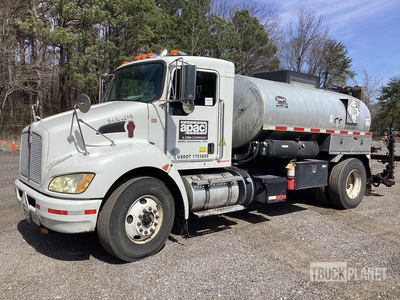 Etnyre Centennial on 2017 Kenworth T370 4x2 Ciężarówka do dystrybucji asfaltu