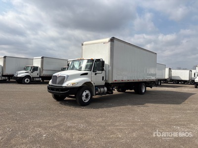 2018 International 4300 4x2 Moving Camion fourgon
