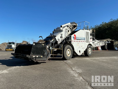 2015 Roadtec SB-2500E Wheel Asphalt Transfer Machine