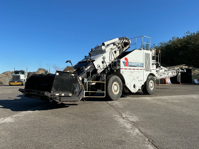2015 Roadtec SB-2500E Wheel Asphalt Transfer Machine