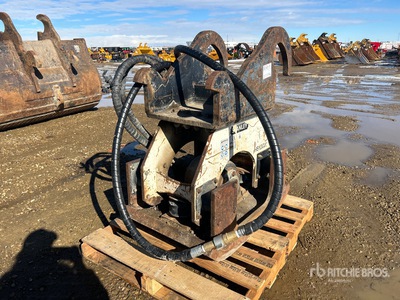2008 Stanley HS11000 26 in Q/C Plate Compactor