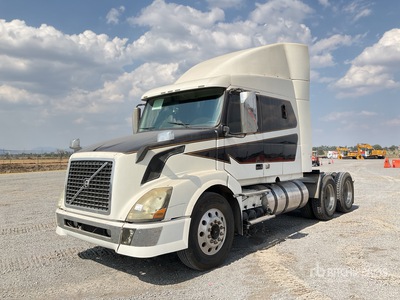 2014 Volvo VNL 64T 630 6x4 Tractocamion con Dormitorio / T/A Sleeper Truck Tractor