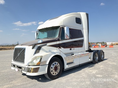 2015 Volvo VNL 64T 630 6x4 Tractocamion con Dormitorio / T/A Sleeper Truck Tractor