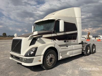 2014 Volvo VNL 64T 630 Tractocamion con Dormitorio / トラックトラクター（T/A）