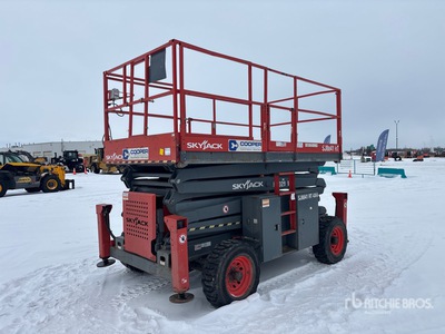 2015 Skyjack SJ8841RT 4x4 Dual Fuel Scissor Lift