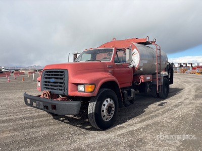 Trosco Maximizer 2000 gal on 1995 Ford F-8000 4x2 شاحنة توزيع أسفلت