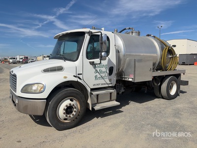 2004 Freightliner M2 106 4x2 Vakuumtankwägen