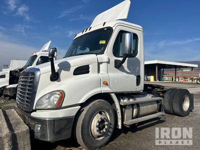 2015 Freightliner Cascadia 113 4x2 S/A Dagcabine Trekker
