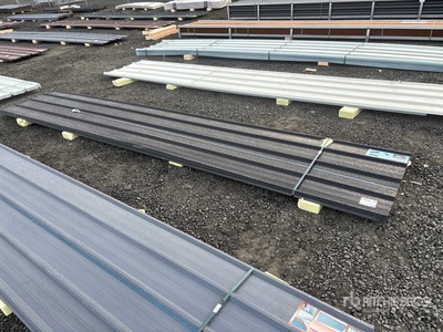 Quantity of (30) Black Metal Roof Panels Materiale edile