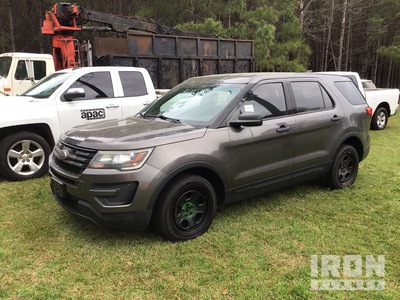 2017 Ford Explorer AWD を見 SUV