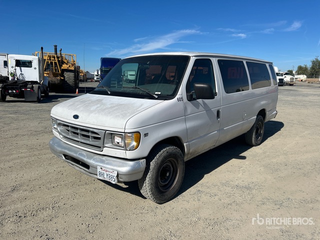 1FBSS31L1WHC07864 Ford E-350 Photo 1