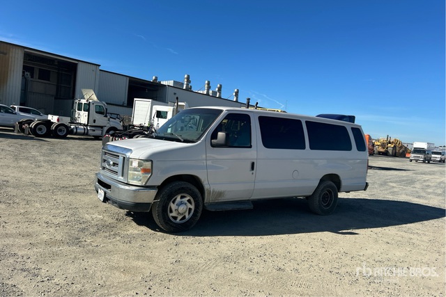 1FBSS3BL0BDA21037 Ford E-350 Photo 1