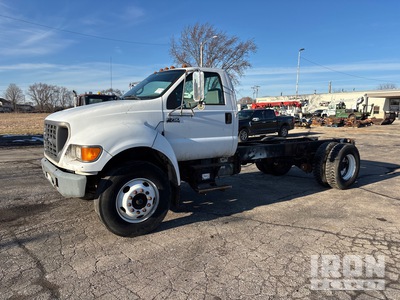 2001 Ford F-750 XL 4x2 Cab and Chassis