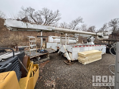 2005 Altec AM900 Articulating Non-Overcenter Bucket Truck Body