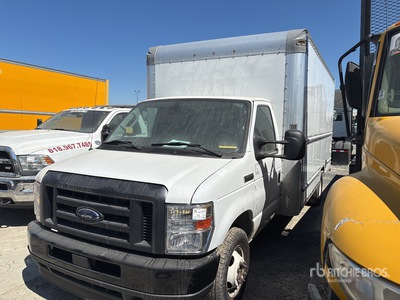 2021 Ford E350 4x2 Furgonetka