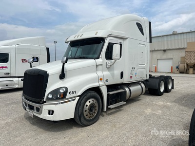 2014 Freightliner Cascadia 113 6x4 T/A Sleeper Truck Tractor