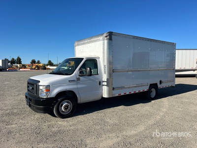 2022 Ford E-350 4x2 Furgonetka