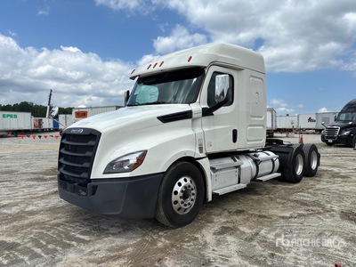 2020 Freightliner Cascadia 126 6x4 T/A Sleeper Truck Tractor