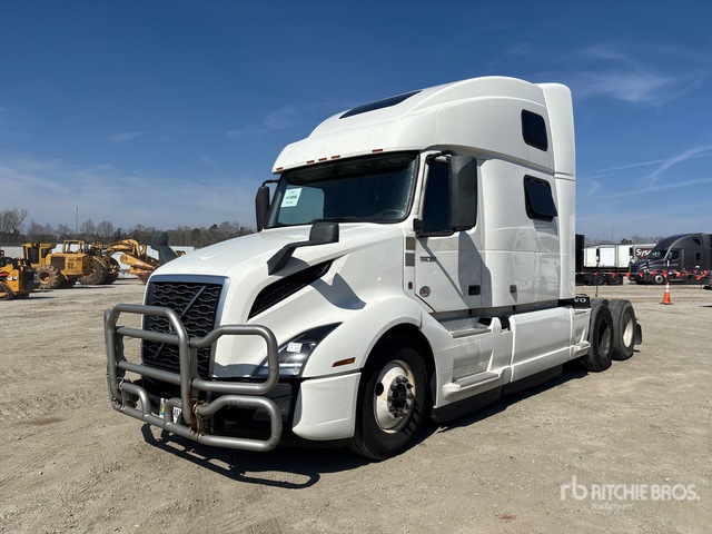 2022 Volvo VNL860 6x4 T/A Sleeper Truck Tractor