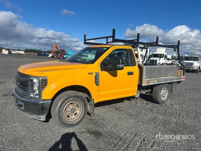 2019 Ford F-250 XL 4x2 Camion à Plateau