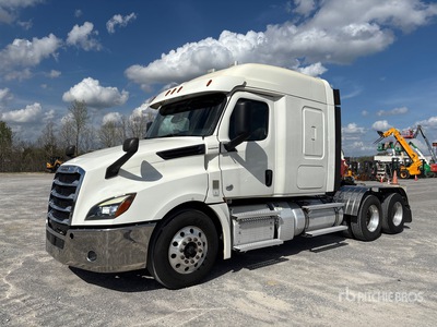 2020 Freightliner Cascadia 126 6x4 T/A Sleeper Truck Tractor