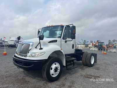 2010 International 4400 4x2 S/A Day Cab Truck Tractor