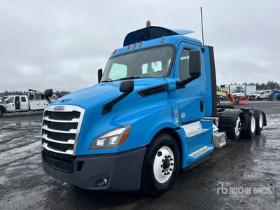 2020 Freightliner Cascadia 126 8x4 Tri/A Day Cab Truck Tractor