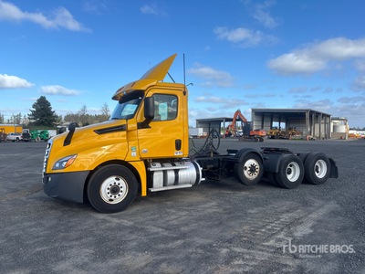2020 Freightliner Cascadia 126 8x4 Tri/A Day Cab Truck Tractor