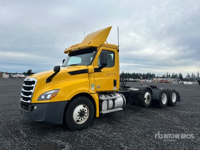 2020 Freightliner Cascadia 126 8x4 Tri/A Day Cab Truck Tractor