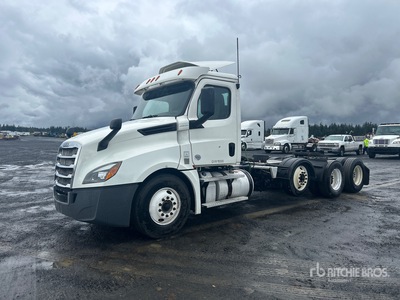 2020 Freightliner Cascadia 126 8x4 Tri/A Day Cab Truck Tractor
