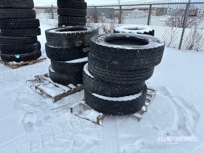 Quantity of (8) 275/80R24.5 Pneus