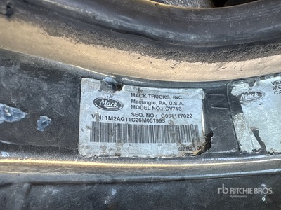 2006 Mack CV713 Camión Caja Abierta