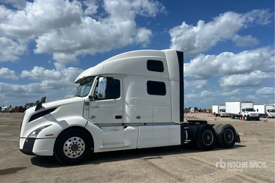 2023 Volvo VNL860 6x4 T/A Sleeper Truck Tractor