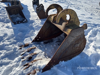 36 in Digging Excavator Bucket