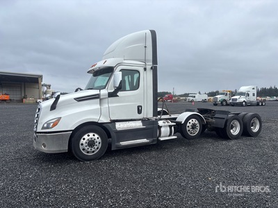 2019 Freightliner Cascadia 126 8x4 Tri/A Day Cab Truck Tractor