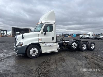 2018 Freightliner Cascadia 125 8x4 Tri/A Day Cab Truck Tractor