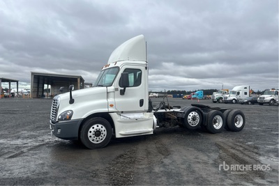 2018 Freightliner Cascadia 125 8x4 Day Cab Truck Tractor