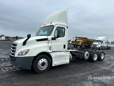 2019 Freightliner Cascadia 126 8x4 Tri/A Day Cab Truck Tractor