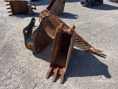 Quantity of (3) Godet arrière de pelleteuse