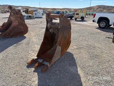 24 in Digging Excavator Bucket