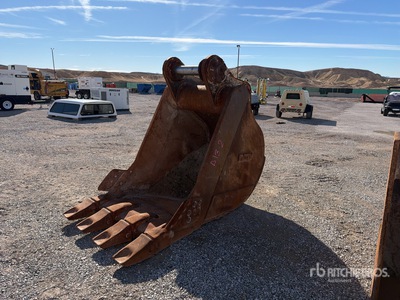 48 in Digging Excavator Bucket