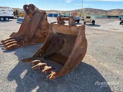 Komatsu 41 in Digging Excavator Bucket