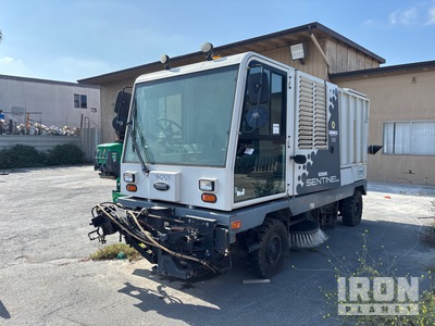 2017 Tennant SENTINEL مكنسة