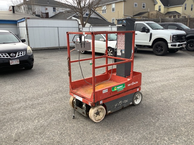 2017 Skyjack SJ12 Vertical Mast Lift 2017 Skyjack SJ12 Vertical Mast Lift