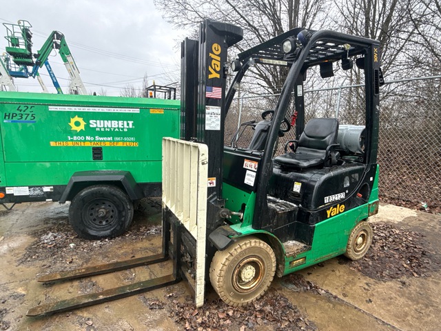 2017 Yale GLP030VXNRAE084 2850 lb Pneumatic Tire Forklift
