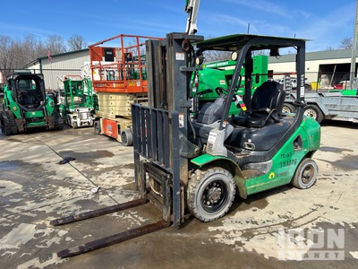 2015 Komatsu FG25T-16 4650 lb Pneumatic Tire Forklift